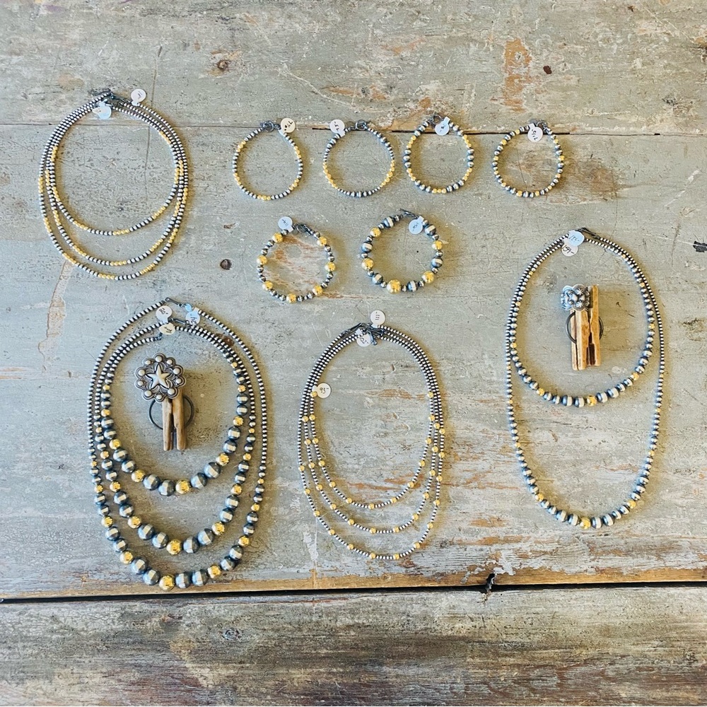 ♥️ Native Strung ♥️ Sterling Silver & 18k Gold Plated Machine Pearls Bracelet - Picture 11 of 11